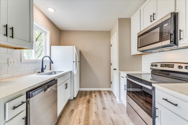 Building Photo - Cozy 2 bedroom 1 bathroom in Southeast Wichita