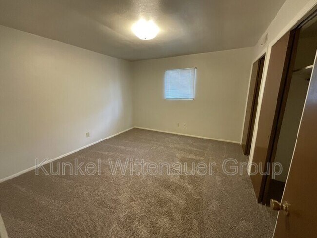 Building Photo - 900-208 8th Street