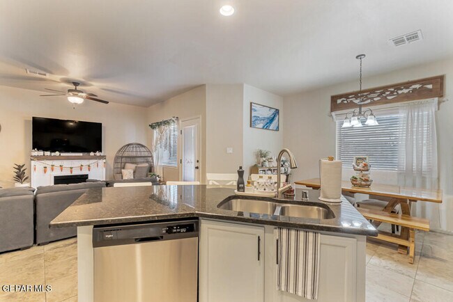 Building Photo - 12581 Blue Heron Dr