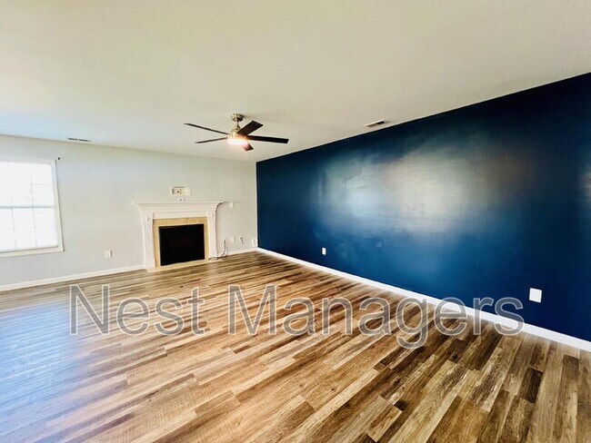 Building Photo - 641 Hogart St