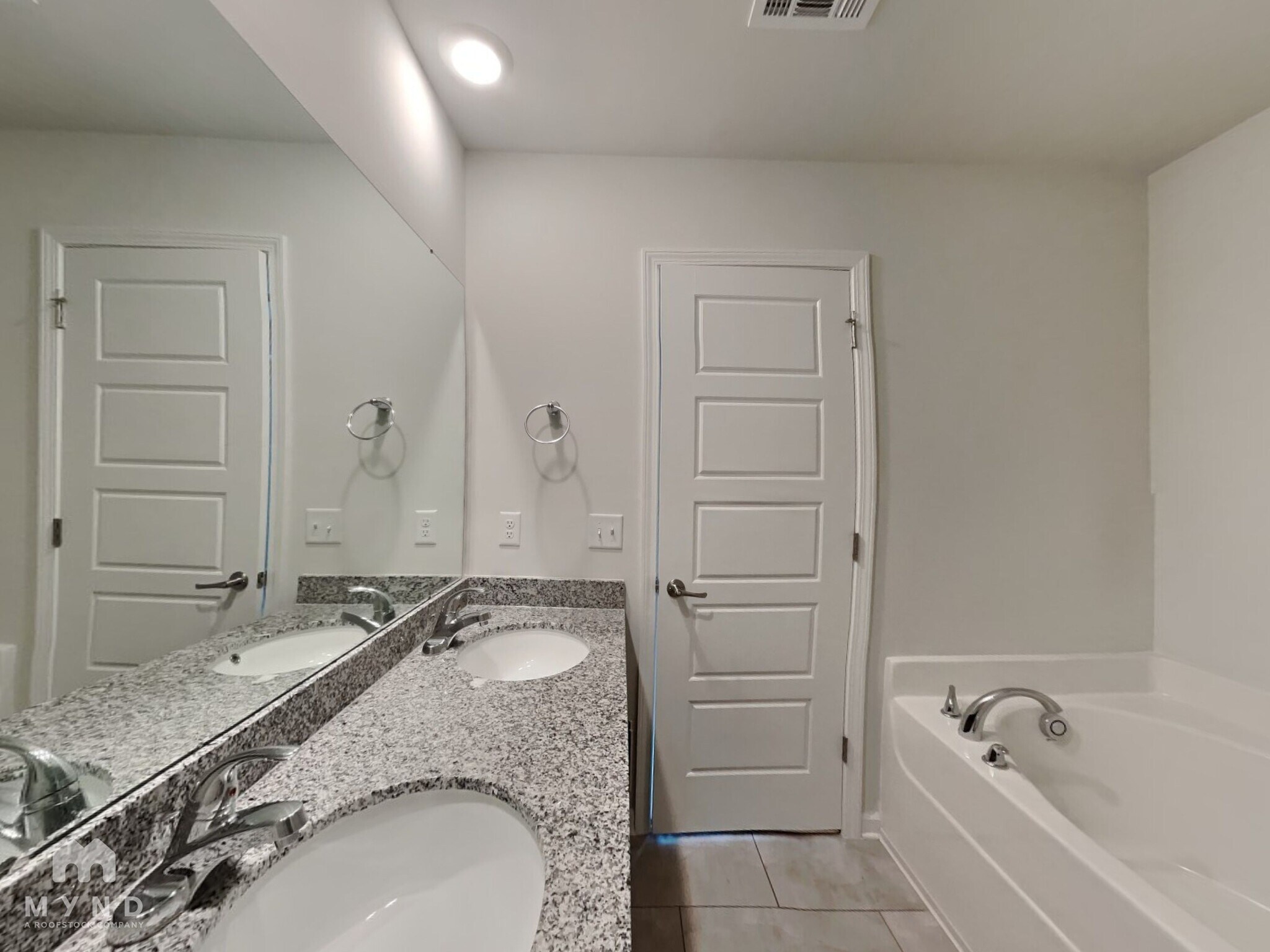 Building Photo - 125 Cook St