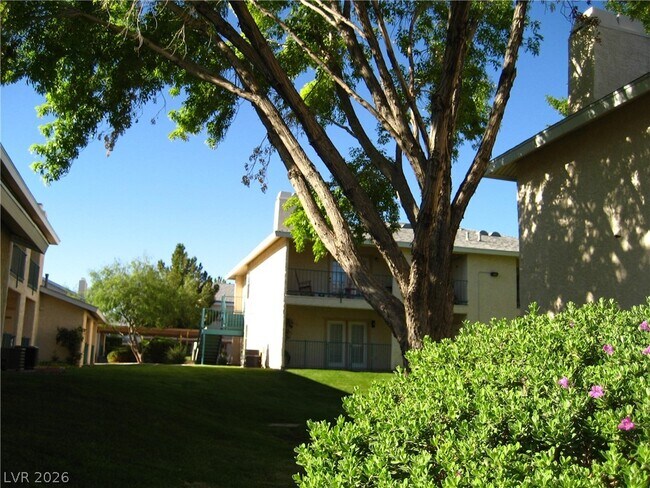 Building Photo - 2894 Lilac Ct