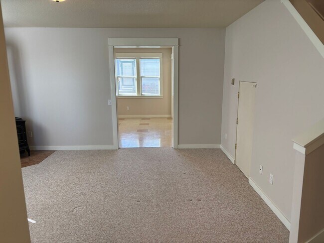 Building Photo - 437 NE Irving Ave