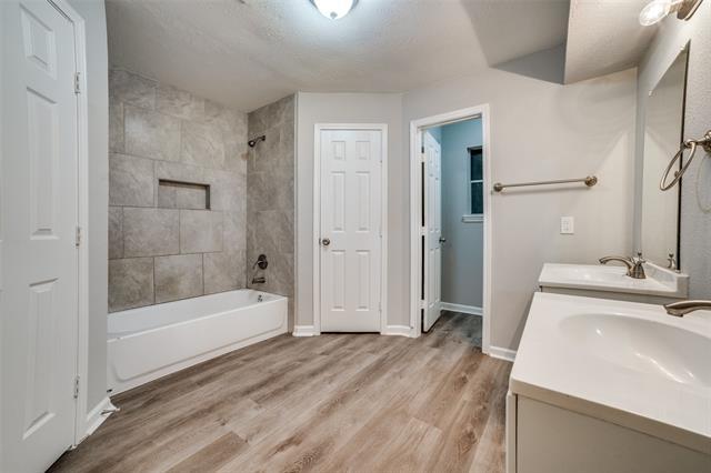 Building Photo - 631 Mosswood Dr