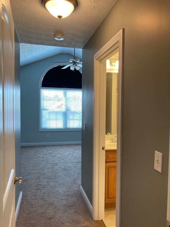 Building Photo - 141 Twin Lakes Dr