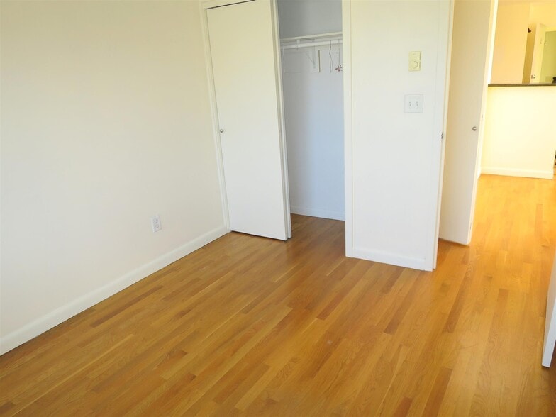 Building Photo - 70 Park St