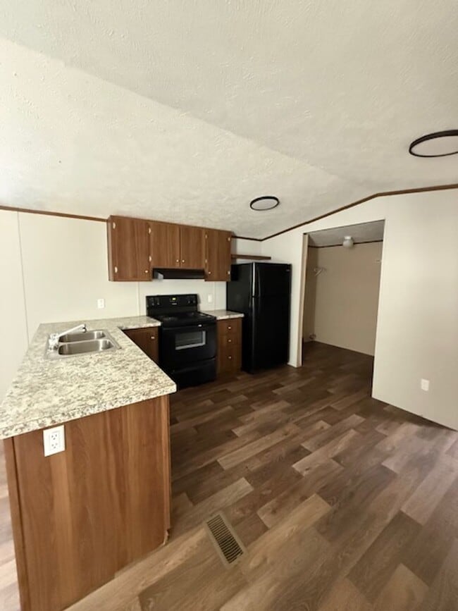 Building Photo - For Rent