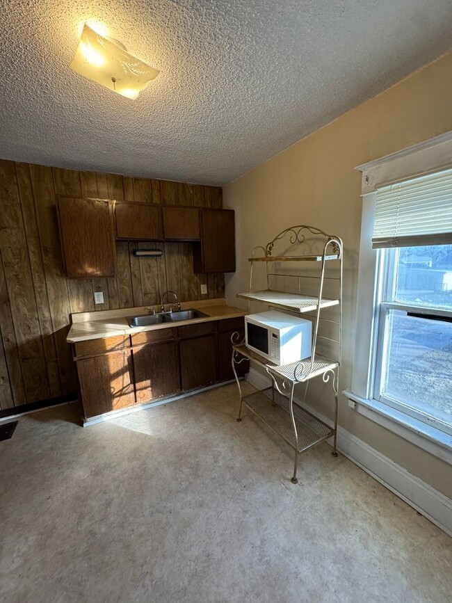 Building Photo - 1225 S 22nd St