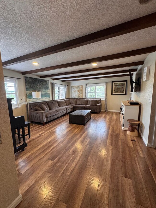 Building Photo - Luxury Lake of the Pines Living | Remodeled 4BD + Large Yard | Furnished or Unfurnished