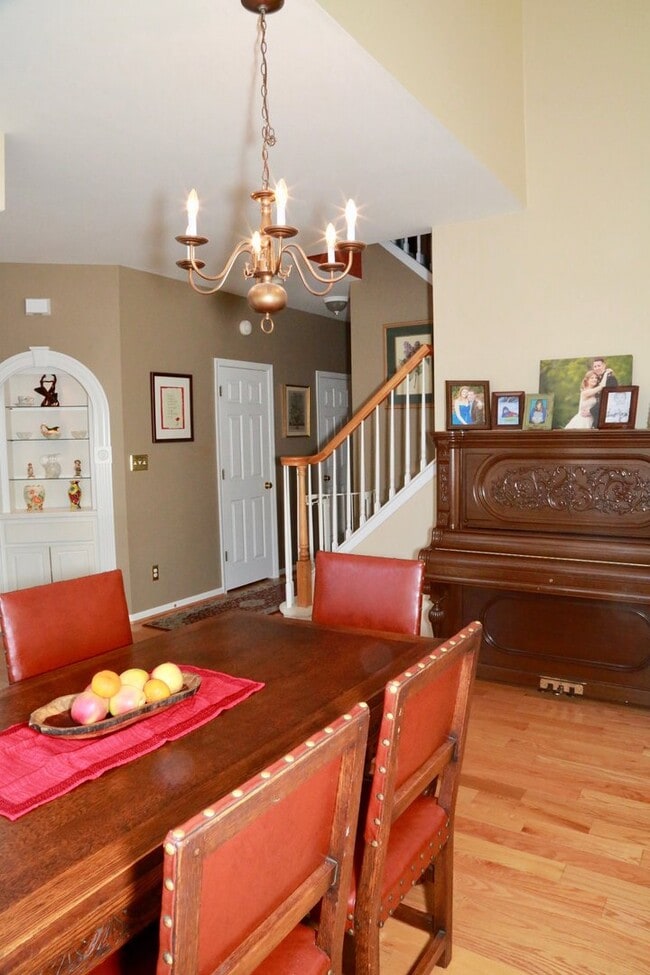 Building Photo - Available in August!  3 Bedroom 2 1/2 Bath...