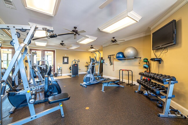 Building Photo - Knoxville 37920 - Riverfront Condo for Ren...