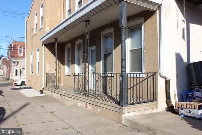 Building Photo - 2400 Duncan St