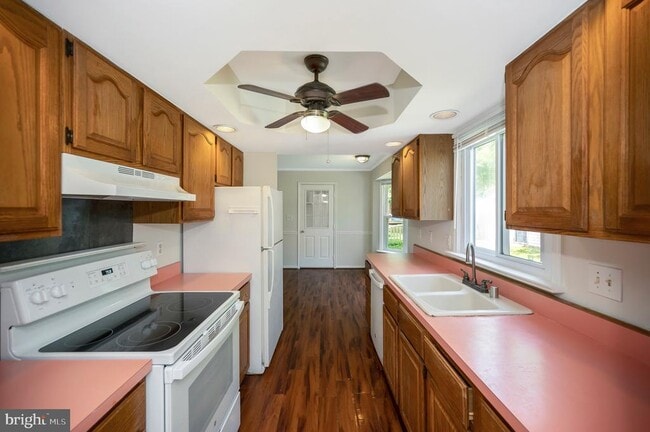 Building Photo - 5063 Tara Dr