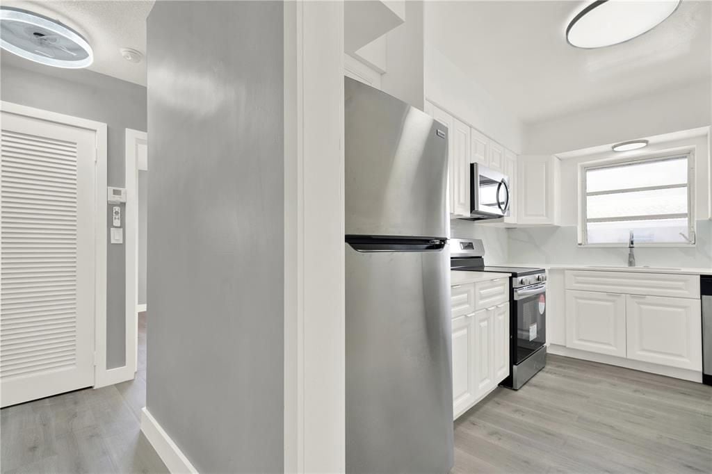 Building Photo - 2864 NE 32nd St