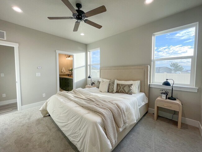 Building Photo - 6273 S Binky Ave