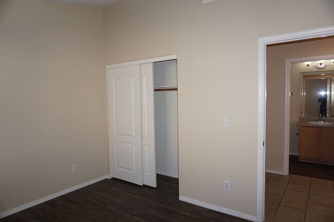 Building Photo - Popular Location, 3Bdm 2Ba Home