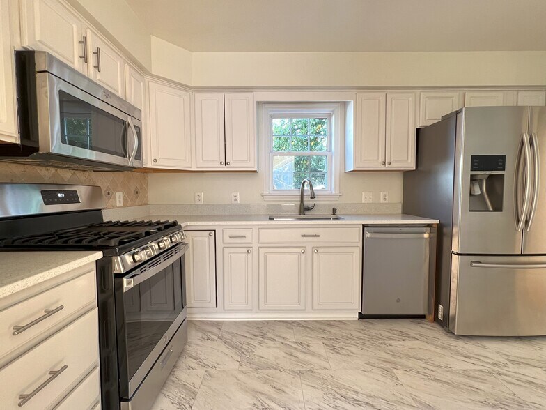 Building Photo - 2691 24th Rd S