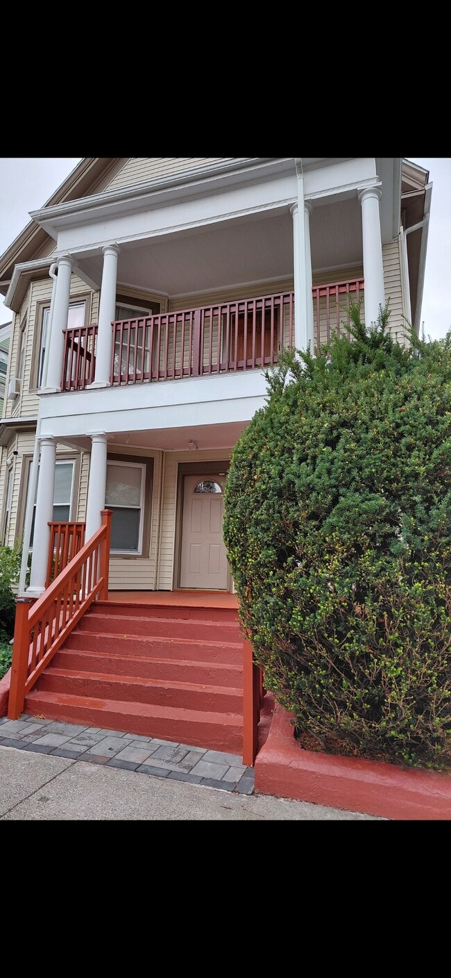 Building Photo - 57 Estes St
