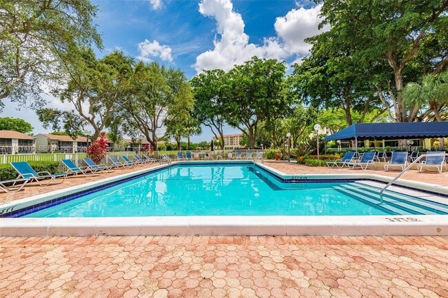 Building Photo - 1977 SW 15th St