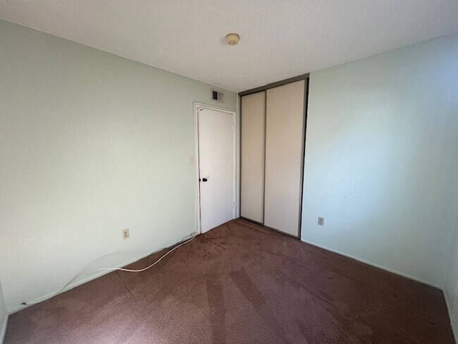 Building Photo - Beautiful 3 Bedroom, 2 Bathroom Sylmar Home! Ready for Move-In!