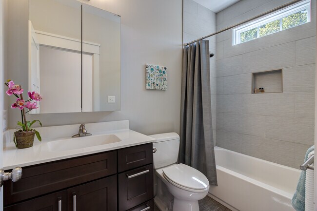 Building Photo - 703 Gerard St