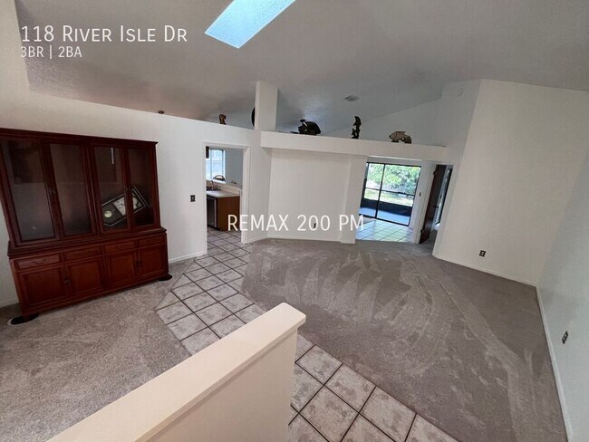 Building Photo - 118 River Isle Dr