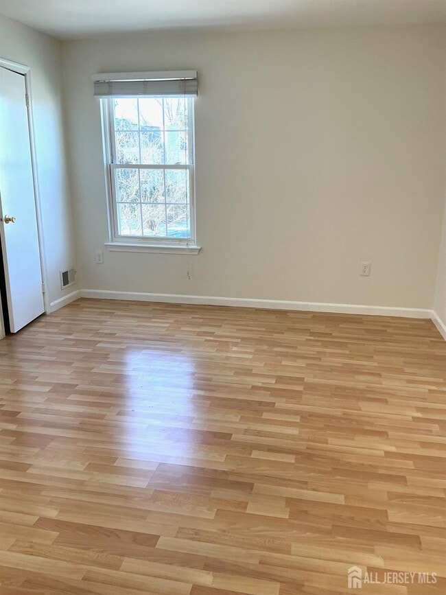 Building Photo - 246 Hyde Park Rd