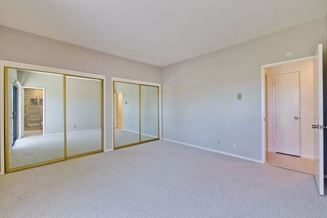 Building Photo - 1108 Shoreline Dr