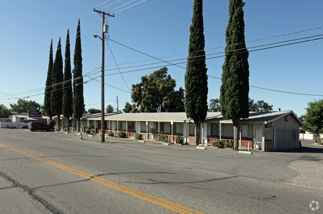 Building Photo - California Trailer Court