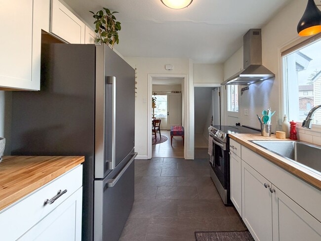 Building Photo - Spacious 2-Bedroom, 3-Bath Home in Spokane with Modern Comforts