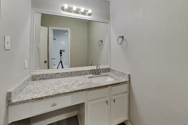 Building Photo - 17514 Hamilwood Dr