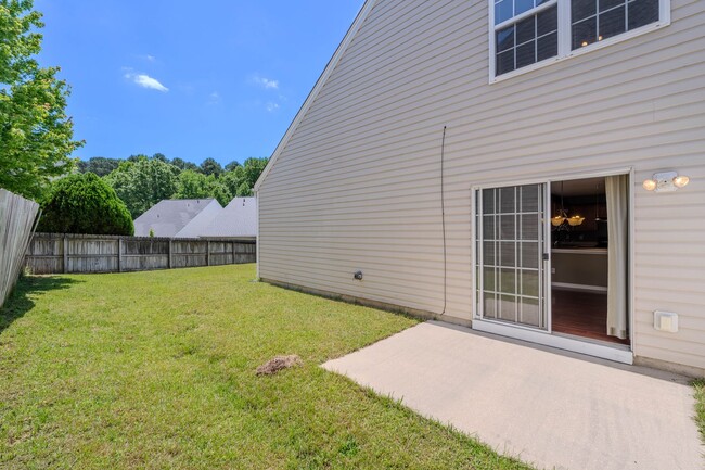 Building Photo - Available Now! 3-bedroom home with off str...
