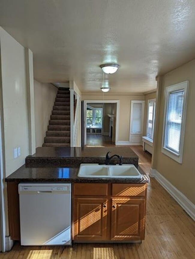 Building Photo - 3035 N Stowell Ave