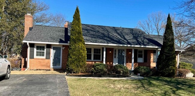 Primary Photo - 8104 Broadview Dr