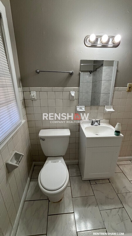 Building Photo - 1840 Hartland St