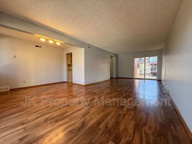 Building Photo - 2300 14th Ave S