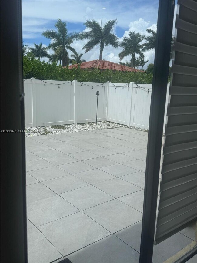 Building Photo - 3521 W 86th Terrace