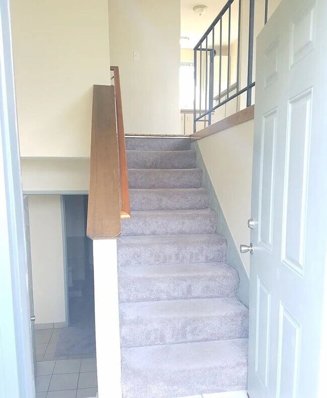 Building Photo - Desired NE Tacoma Community