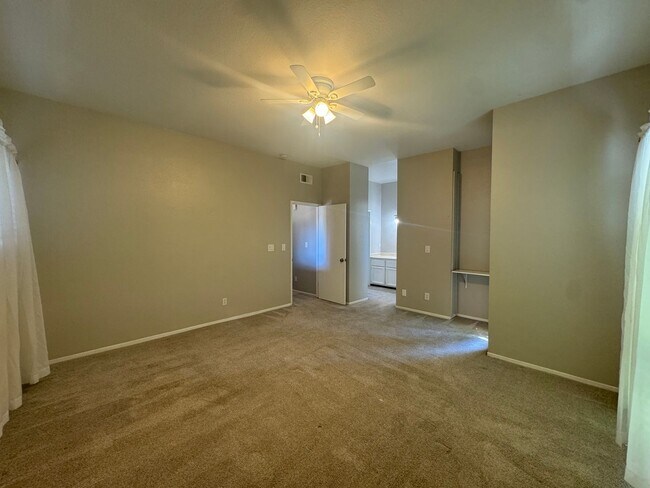 Building Photo - 14500 Las Palmas Dr