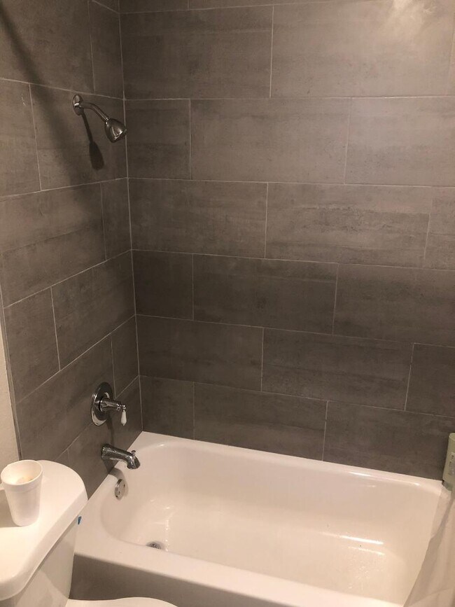 Building Photo - 2409 Leon St