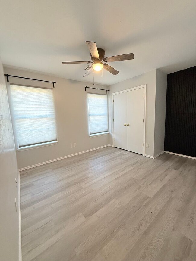 Building Photo - 4 Bedroom - 2 bath duplex located near campus and State Highway 9