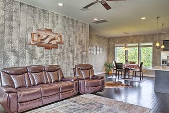 Building Photo - 2107 Stuart St