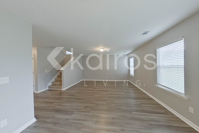 Building Photo - 105 Colonial Wy