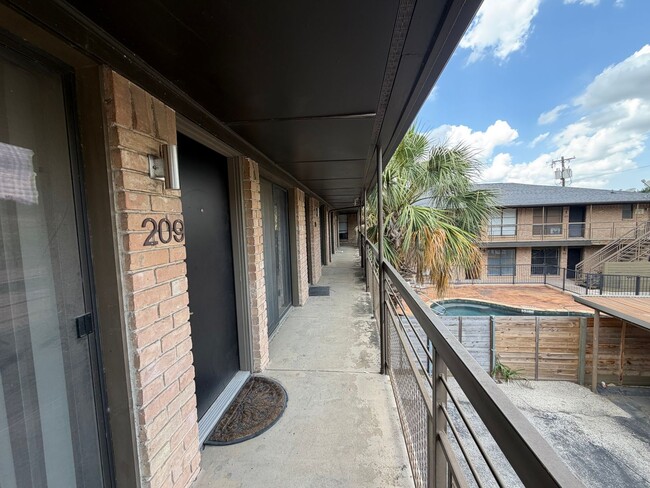 Building Photo - 4109 Avondale Ave