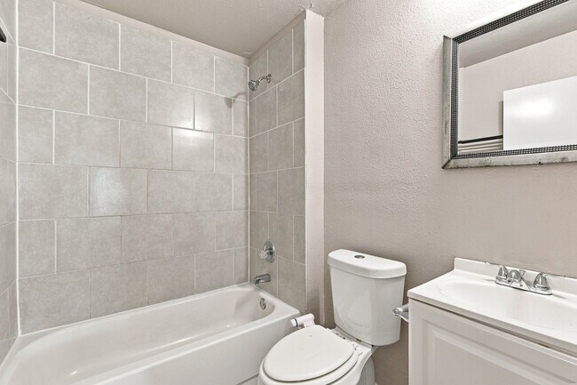 Building Photo - 4BR/2.0BA Single Family - Garland