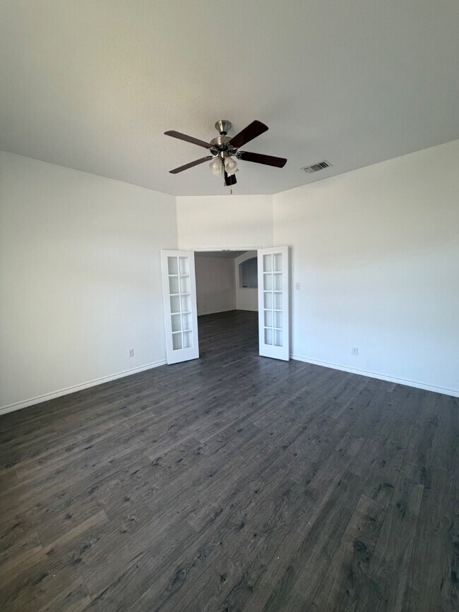 Building Photo - 1114 Emerald Gate Dr