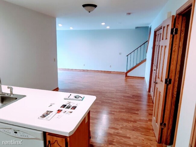 Building Photo - 3 br, 3 bath Townhome - 1530 Cottage Dr