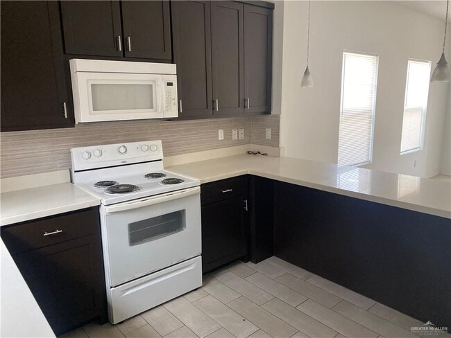 Building Photo - 16 Valeria St