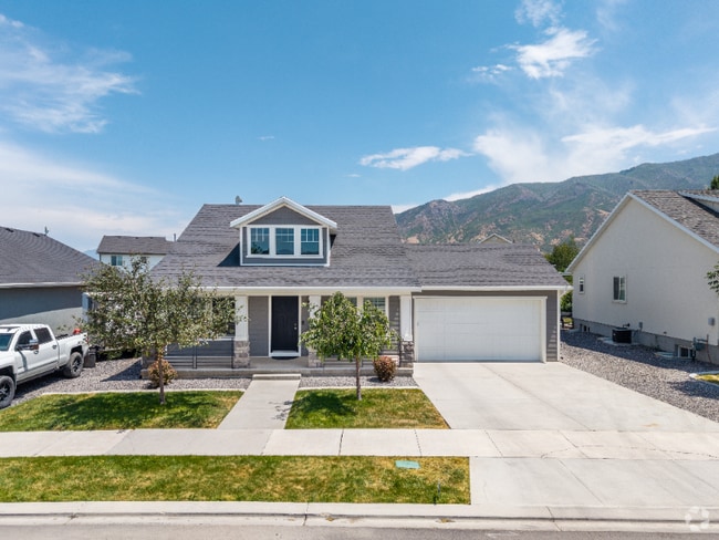 Building Photo - 820 210 W