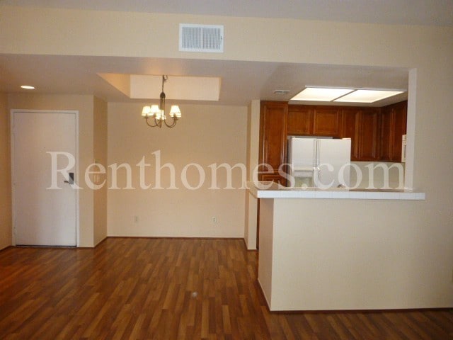 Building Photo - Mission Valley, 2220 Camino De La Reina #213 - Great Location Close to All!